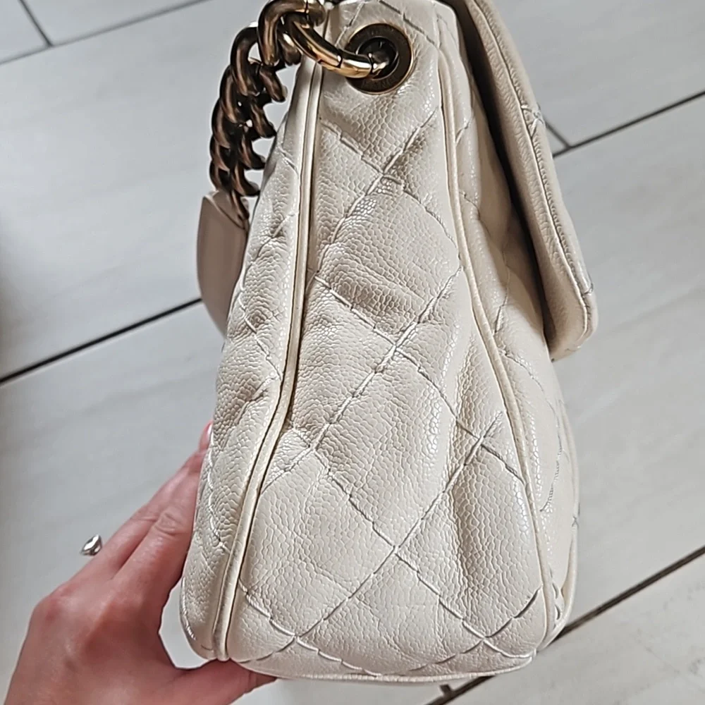 CHANEL 14S Flap Bag Crossbody Cream Leather Gold Chain CC Logo w/Box + Card - Picture 10 of 16